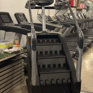 LIFE FITNESS POWERMILL STAIR CLIMBER WITH DISCOVER SE3 HD CONSOLE