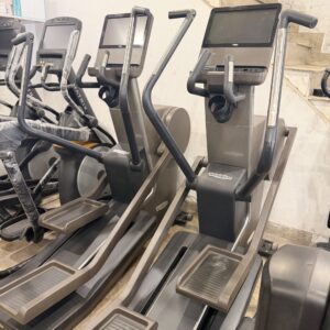 ARTIS VARIO - COMMERCIAL ELLIPTICAL TRAINER ( REFURBISHED )