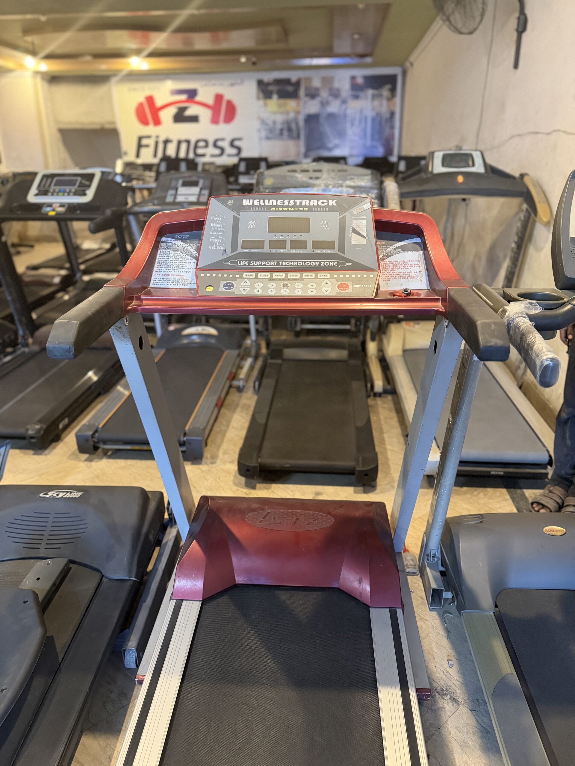 Wellness track treadmill ( Refurbished )